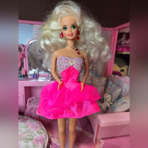 1991 Holiday Barbie - Picture 2 of 3